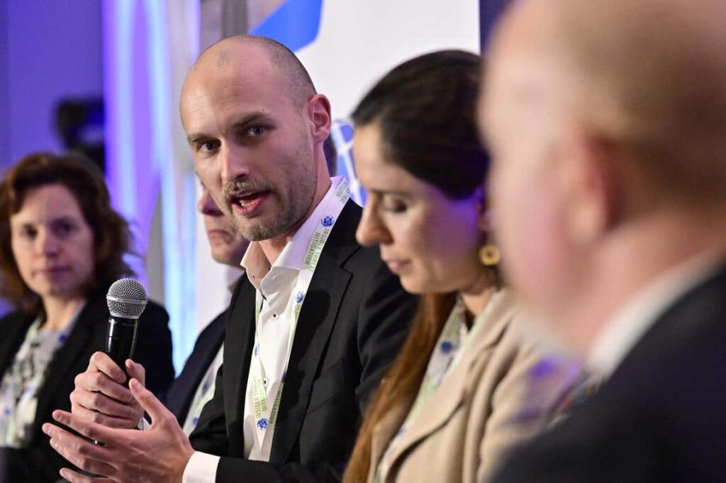 Signpost Six consultant speaking at a public panel on the topic of insider risk. Joeri Glastra at the International Insider Threat Symposium